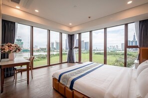 Superior Apartment, 4 Bedrooms, Kitchen, City View | Desk, laptop workspace, soundproofing, free WiFi