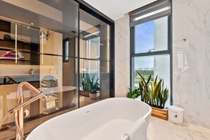 Superior Apartment, 3 Bedrooms, Kitchen, City View | Bathroom | Combined shower/tub, free toiletries, hair dryer, slippers