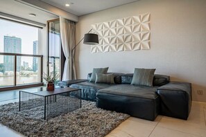 Superior Apartment, 4 Bedrooms, Kitchen, City View | Living area