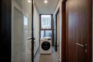 Apartamento superior, 4 habitaciones, cocina, vistas a la ciudad | Lavandería