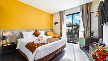Premier-Doppelzimmer, Stadtblick | Minibar, Schreibtisch, schallisolierte Zimmer, kostenloses WLAN