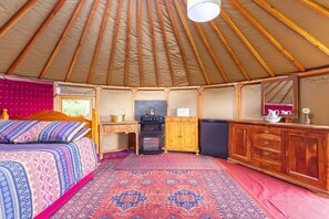 Cabin | Bahagian dalam