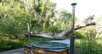 Roundhouse Yurt, Stunning Views, Totnes Dartmouth