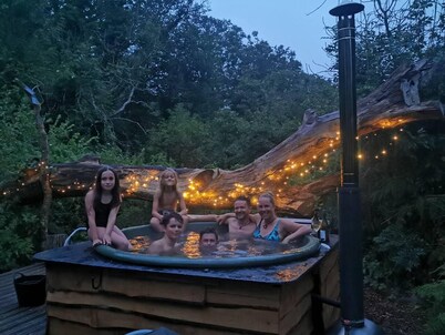 Roundhouse Yurt, Stunning Views, Totnes Dartmouth