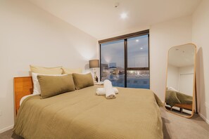1 habitación, tabla de planchar con plancha, cuna de viaje y wifi