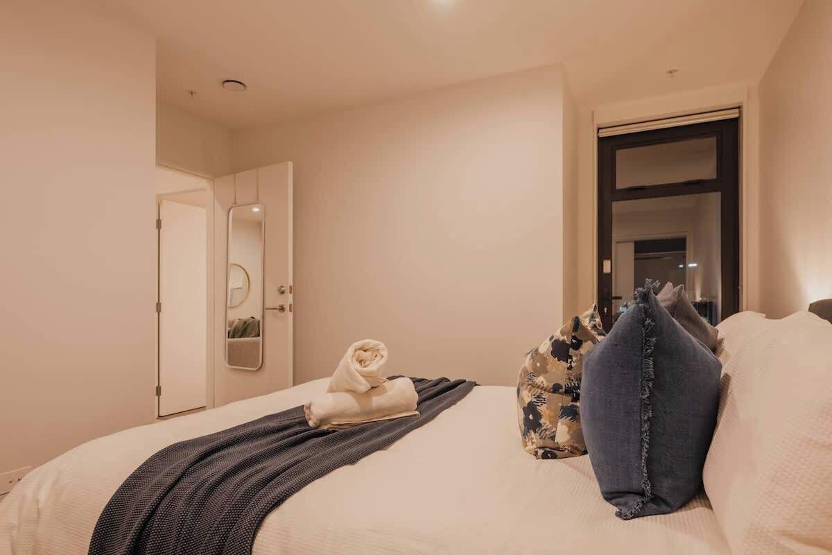 2 habitaciones, tabla de planchar con plancha, wifi y ropa de cama 