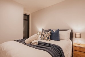 2 habitaciones, tabla de planchar con plancha, wifi y ropa de cama 