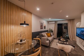 TV - The Perfect City Nook. (Christchurch)