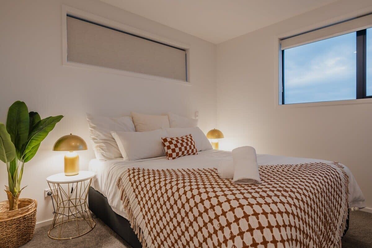 2 habitaciones, tabla de planchar con plancha, wifi y ropa de cama 
