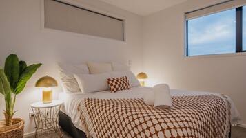 2 habitaciones, tabla de planchar con plancha, wifi y ropa de cama