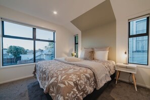 1 habitación, escritorio, tabla de planchar con plancha y wifi