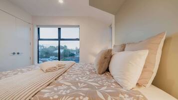 1 bedroom, desk, iron/ironing board, WiFi