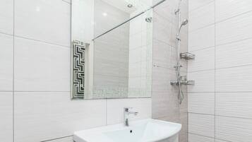 Apartment, Courtyard View | Bathroom