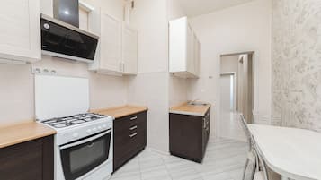 Apartment, Courtyard View | Private kitchen | Electric kettle