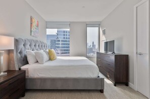 2 bedrooms, desk, iron/ironing board, WiFi