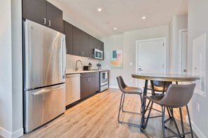 Fridge, microwave, oven, stovetop - Luxury Apt with Water Views (Boston, MA)