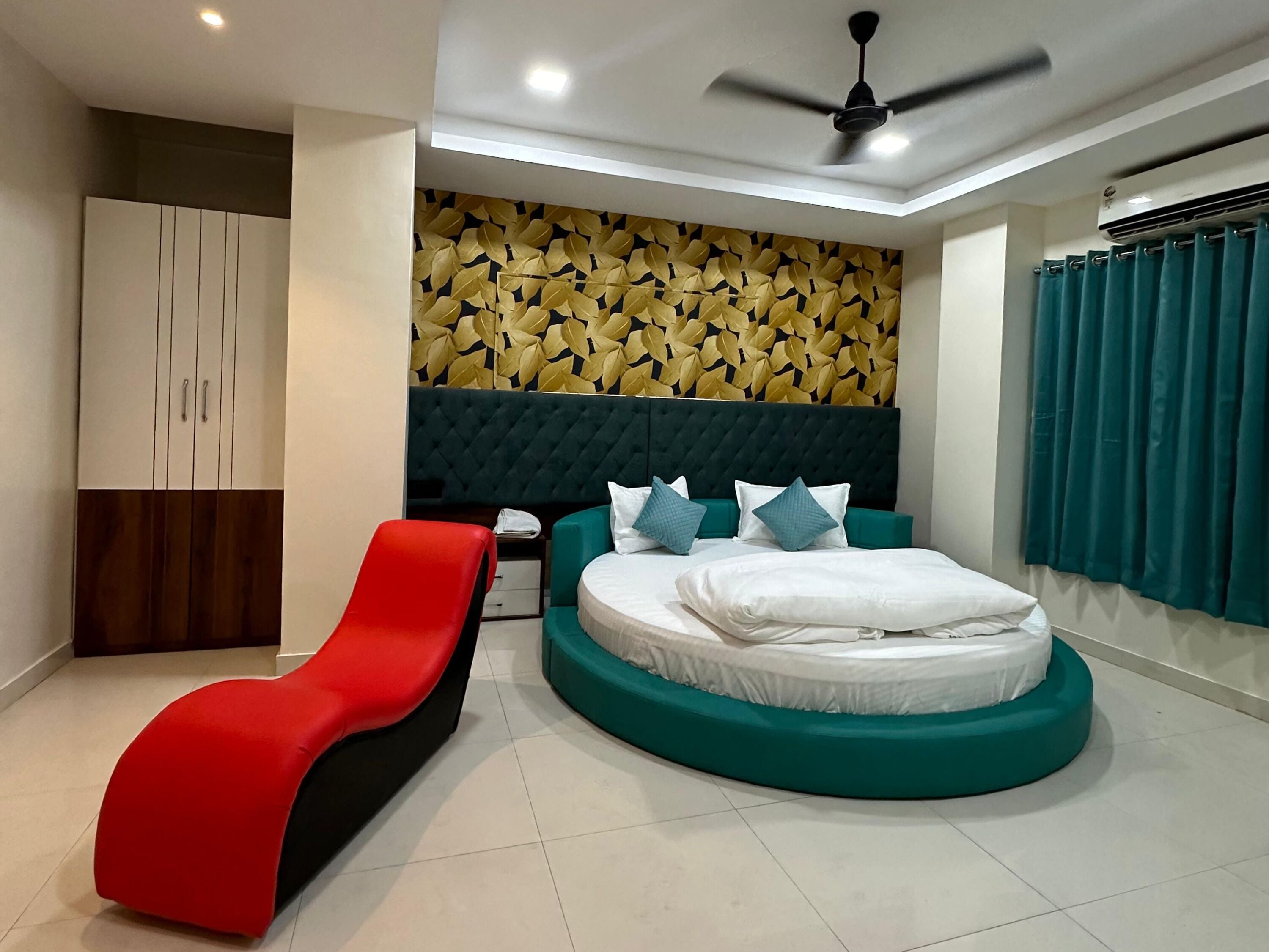 Superior Double Room | Soundproofing, free WiFi, bed sheets