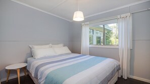 4 makuuhuonetta, silitysrauta/-lauta, ilmainen Wi-Fi, vuodevaatteet