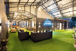 Coin salon dans le hall