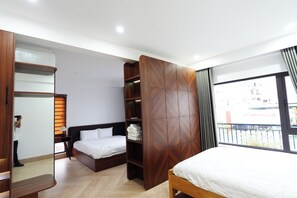 Deluxe Quadruple Room, Balcony, City View | Desk, blackout drapes, soundproofing, iron/ironing board - Smile Homestay (Hue)