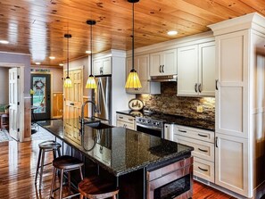 冷蔵庫、電子レンジ、オーブン、食器洗い機