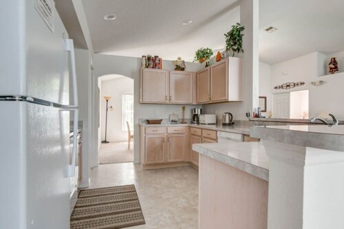 Cozy Spacious 4-bedroom Villa With Private Pool in Southern Dunes Golf Country Club