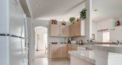 Cozy Spacious 4-bedroom Villa With Private Pool in Southern Dunes Golf Country Club