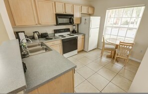 Room - Charming 3-bedroom Villa With Pool in Southern Dunes Golf Country Club (Haines City)