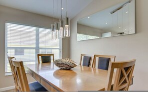 Room - Spacious 5-bedroom Villa With Private Pool Spa and Games Room (Haines City)