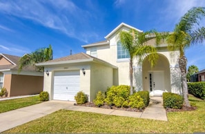 4 bedrooms - Palm Breeze Villa 4-bedroom 2-storey Home With Private Pool (Haines City)