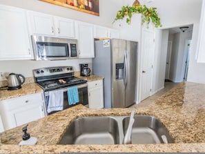 4 bedrooms - Colorful Family-friendly 4-bedroom Villa With South-facing Pool in Southern Dunes Golf Country Club (Haines City)