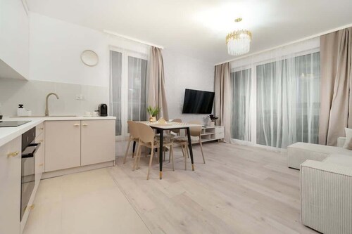Comfortable Apartment for 6 Persons | Smart TV | Close to Attractions