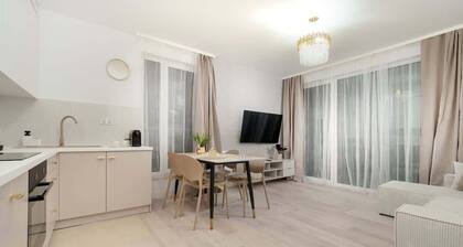 Comfortable Apartment for 6 Persons | Smart TV | Close to Attractions