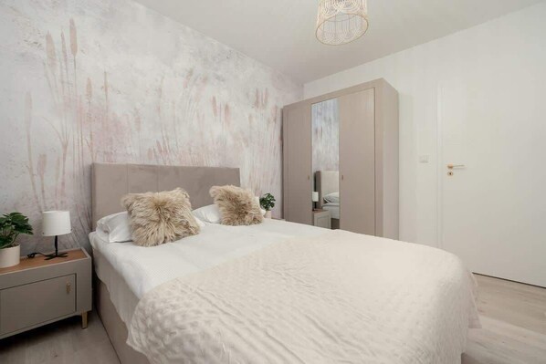 2 bedrooms, iron/ironing board, WiFi, bed sheets