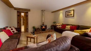 House | Living area | Fireplace