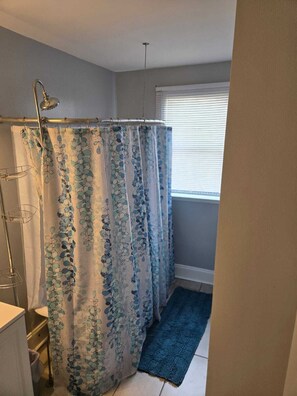 Hair dryer, towels, soap, shampoo - Cozy Shotgun off Lafitte Greenway/Midcity (New Orleans)