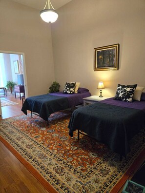 2 makuuhuonetta, silitysrauta/-lauta, Wi-Fi, vuodevaatteet