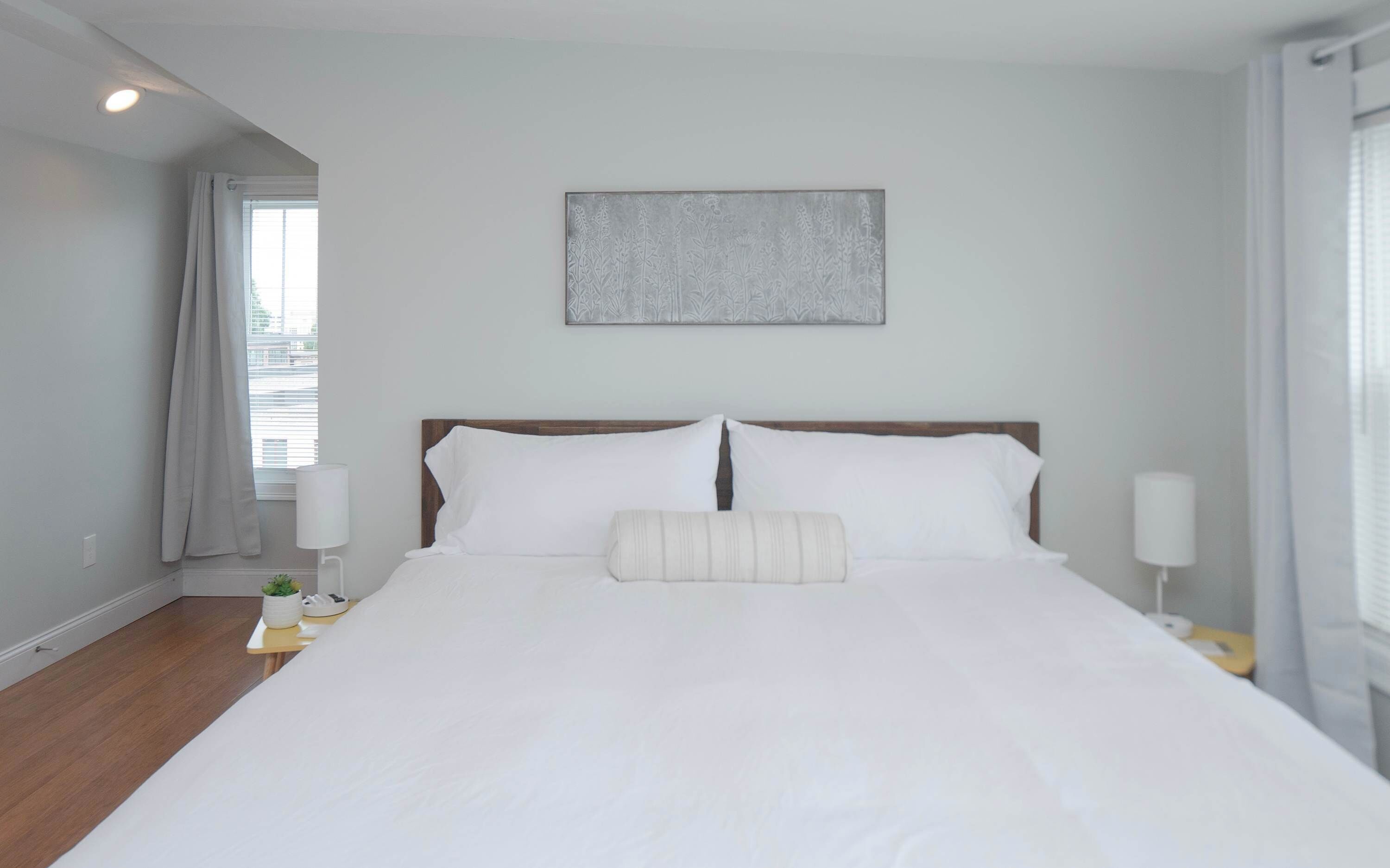 2 habitaciones, escritorio, tabla de planchar con plancha y wifi gratis 