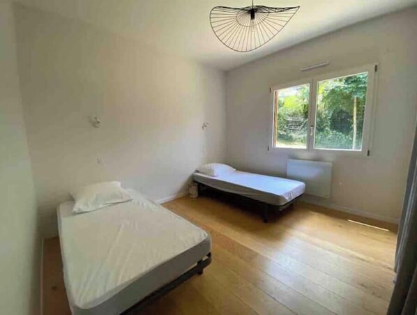 2 chambres, fer et planche Ă repasser, Wi-Fi, draps fournis