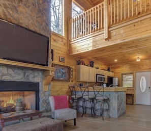 Interior - Unique Peaceful- Romantic, private pool, fireplace, AC-WIFI, delightful Smokies! (Sevierville)