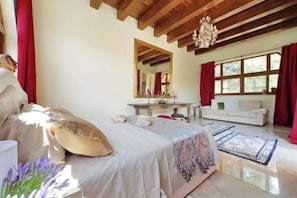 3 bedrooms, desk, iron/ironing board, travel cot