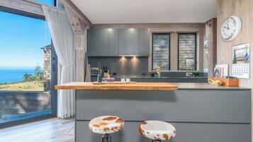 雪櫃、微波爐、焗爐、爐具