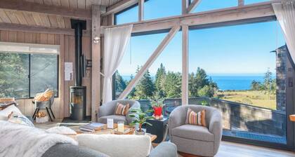 Architectural Treasure | Private Hot Tub!