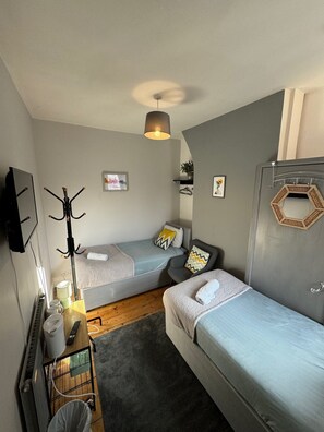 Twin Room, Non Smoking | Premium bedding, free WiFi, bed sheets - Rooms Anfield (Liverpool)