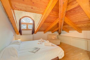 Room - Sunny Penthouse With Mountain View (Oulx)