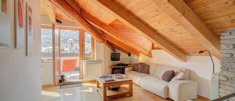 Familienapartment, 2 Schlafzimmer, 2 Bäder (Sunny Penthouse) | Wohnzimmer