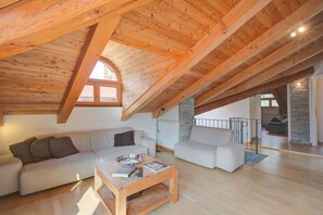 Appartement Familial, 2 chambres, 2 salles de bains (Sunny Penthouse) | Salle de séjour