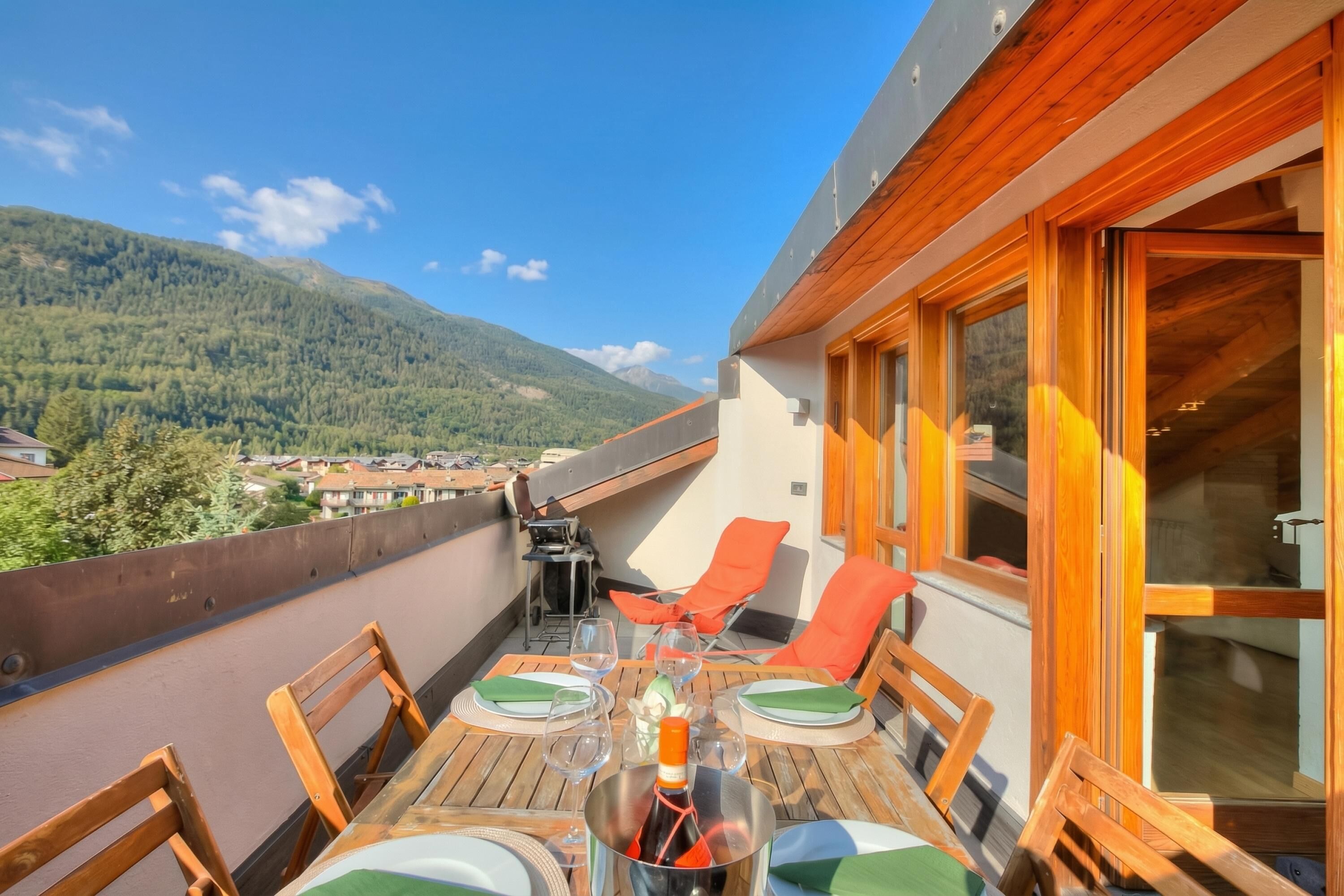 Appartamento familiare, camere multiple, 2 bagni (Sunny Penthouse) | Ristorazione all'aperto