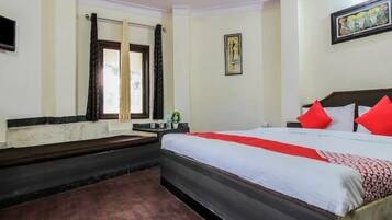Family Suite Room | 1 bedroom, desk, laptop workspace, free WiFi