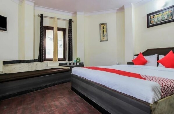 Suíte conforto, vista para o lago | Escrivaninha, espaço de trabalho para notebook, Wi-Fi de cortesia